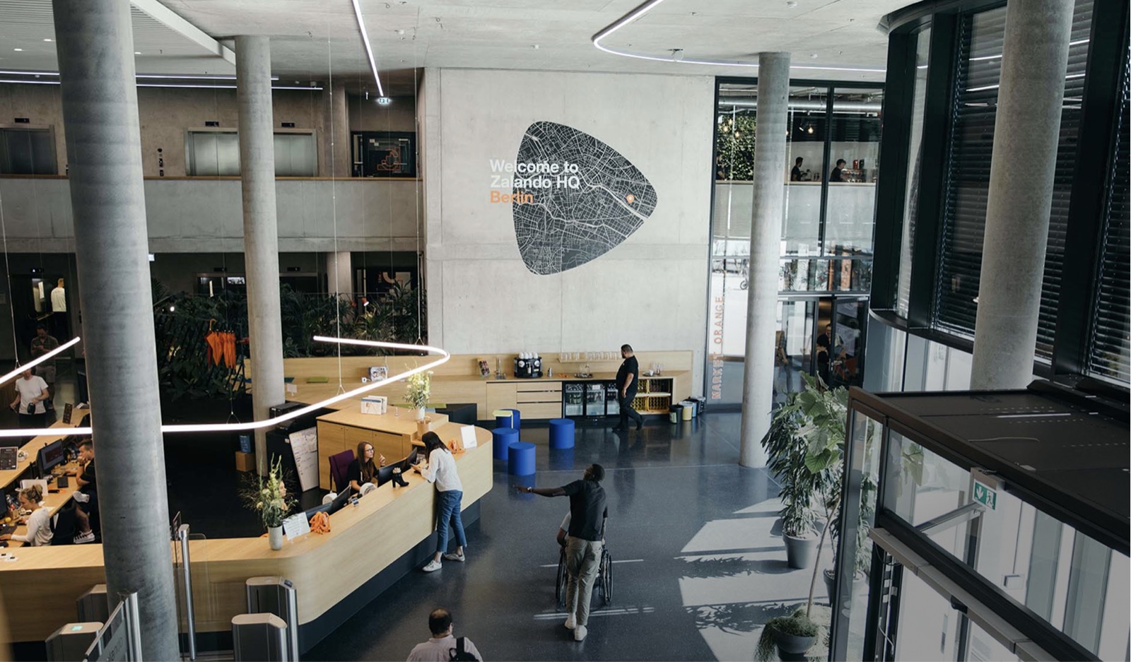 Empfangsbereich eines Unternehmenscampus